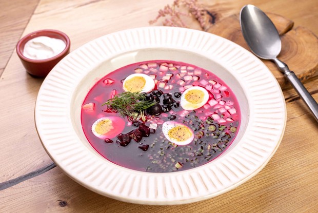 Свекольник с ледяной черной смородиной