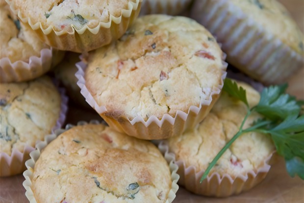 Свежие булочки с травами