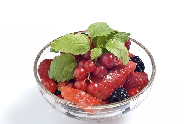 Свежие ягоды с Лимончелло и мятой