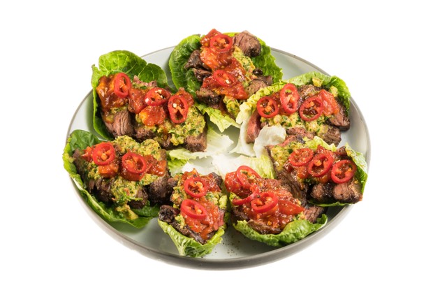 Свежие тако с диафрагмой и зеленым чимичурри