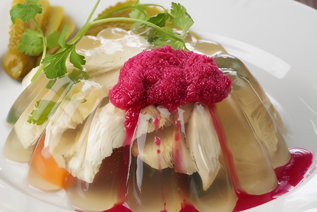 Свежий хрен со свеклой