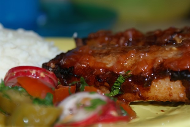 Свиная грудинка на гриле в кисло-сладкой глазури