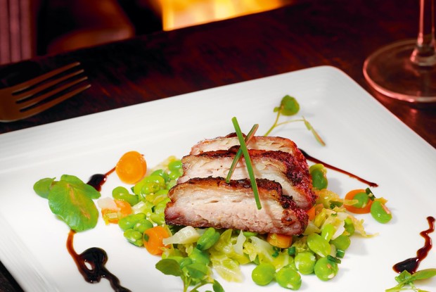 Свиная грудинка в цитрусовой соли с розмарином и тимьяном