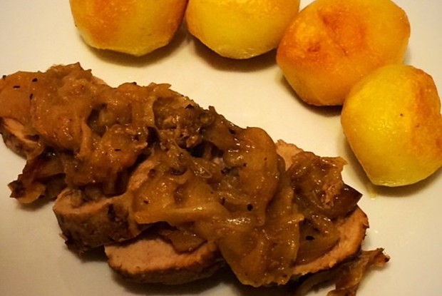 Свиная вырезка с яблоками