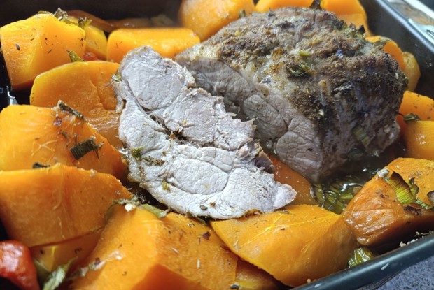 Свиная шея с тыквой в духовке