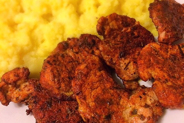 Свиная вырезка с паприкой и шалфеем