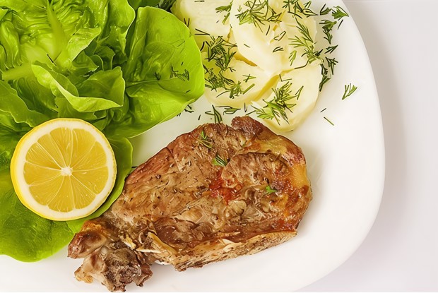 Свиные отбивные с кориандром