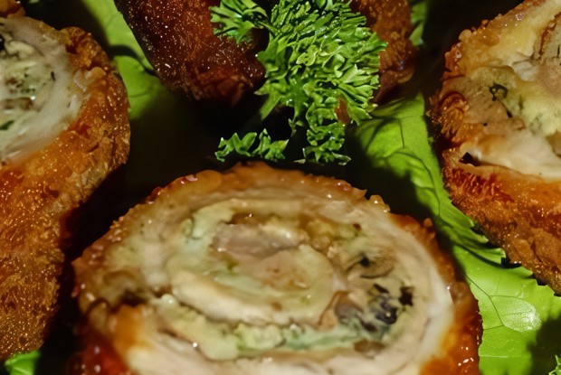 Свиные рулеты с омлетом и грибами