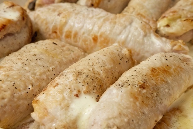 Свиные рулетики с грибами и сыром