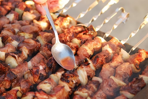 Свиные шашлыки в абрикосовой глазури