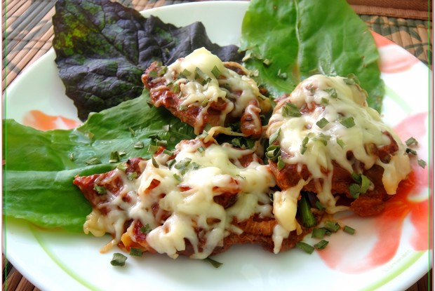 Свинина под сыром с чесноком