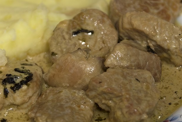 Свинина под соево-сметанным соусом