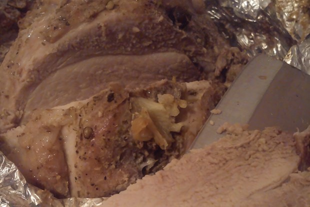 Свинина с чесноком и кедровым орехом