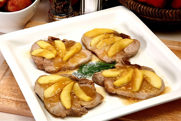 Свинина с яблоками и сидром