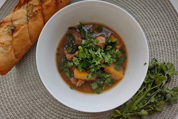 Свинина с картофелем и кинзой