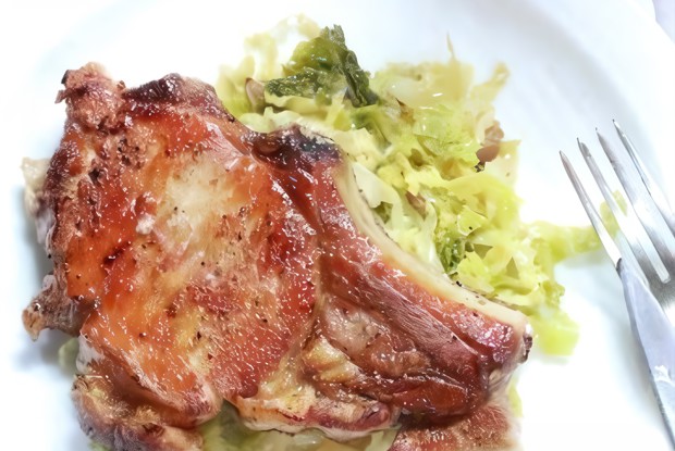 Свинина с тушеной кислой капустой