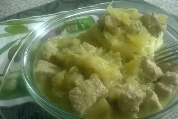 Свинина, тушеная с яблоками