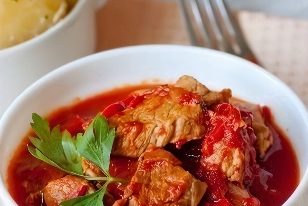 Свинина, тушеная со сладким перцем