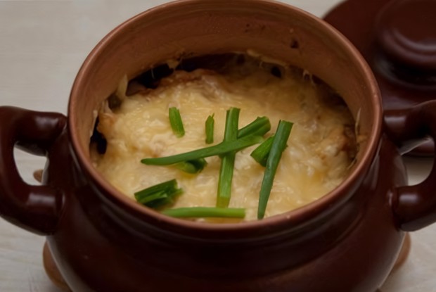 Свинина в горшочках