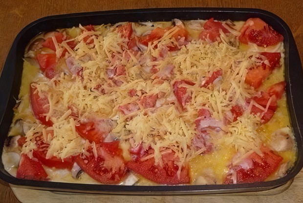 Свинина, запеченная с овощами под соусом бешамель