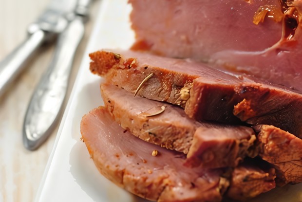 Свиной окорок в медово-апельсиновой глазури
