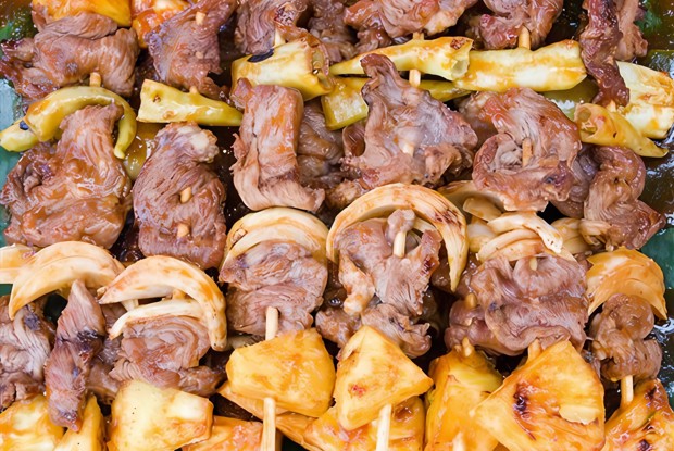 Свиной шашлык с ананасами