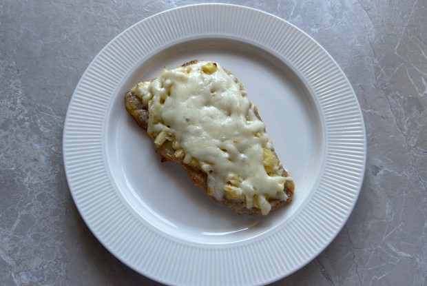 Свинина в духовке с ананасом