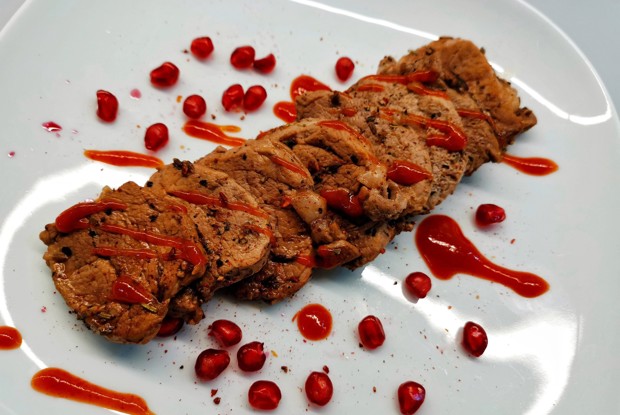 Свиные медальоны, маринованные в гранатовом соке