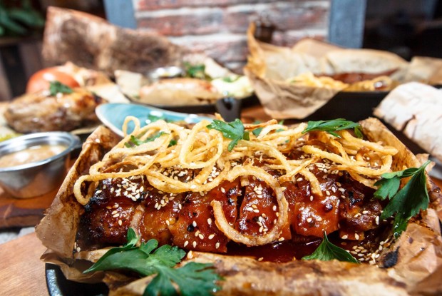 Свиные ребра в пергаменте