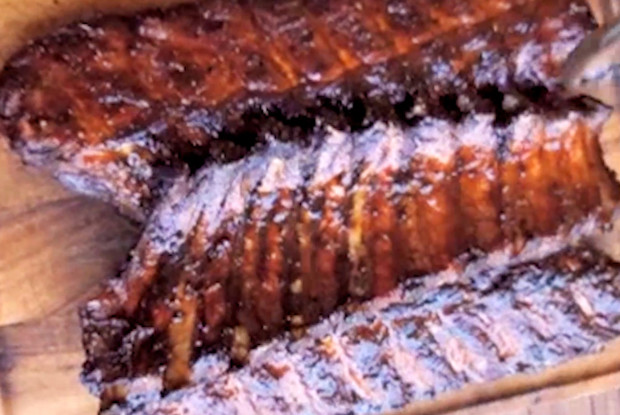 Свиные ребра в яблочной глазури на гриле