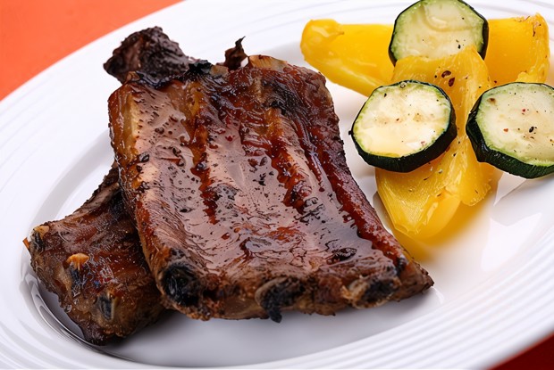 Свиные ребрышки по-деревенски с острым перцем