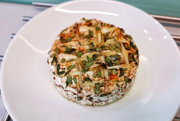 Сыр бри, запеченный в духовке