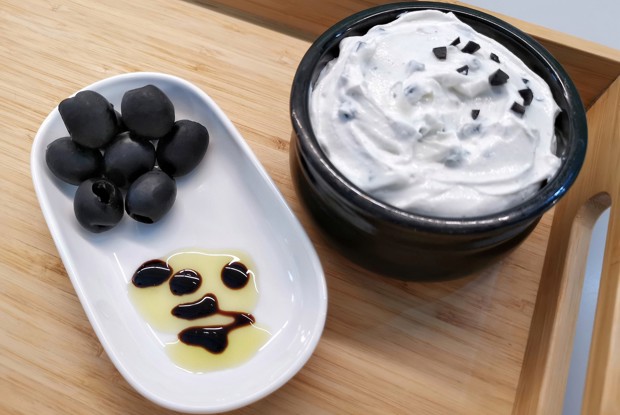 Сыр «Филадельфия» с маслинами