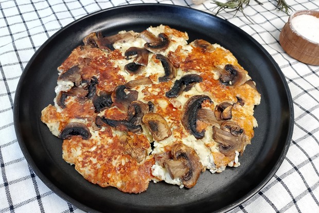 Сырная лепешка с грибами