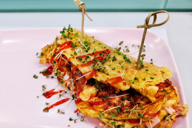 Сырная лепешка с яичной начинкой