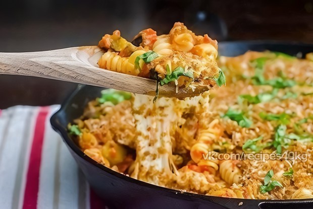 Сырная паста, запеченная в духовке с чесноком