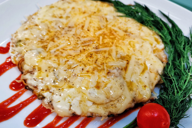 Сырная яичница с луком-пореем