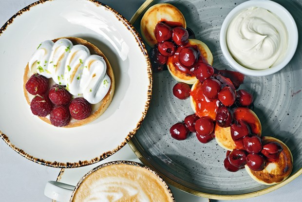 Сырники с вареньем из вишни с эстрагоном