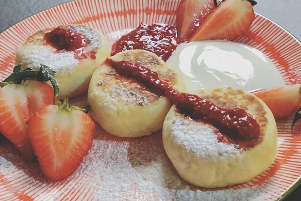 Сырники с ягодным соусом