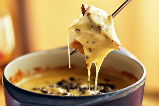 Сырное фондю с белым вином