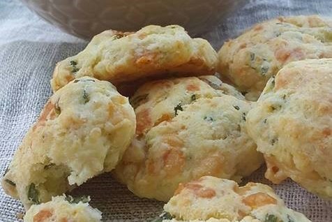 Сырное печенье с зеленым луком