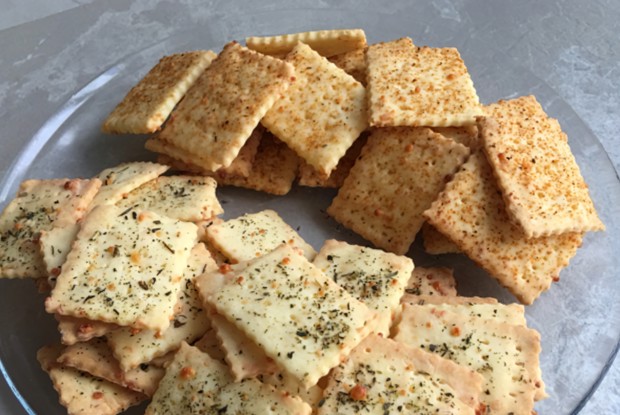 Сырные крекеры