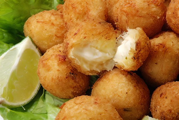 Сырные крокеты со сметаной