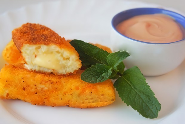 Сырные палочки в картофеле