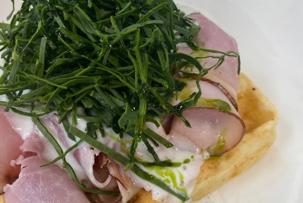 Сырные вафли с окороком