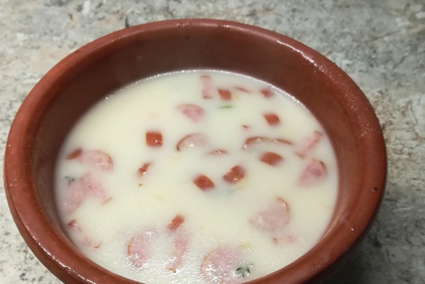 Сырный суп с охотничьими колбасками