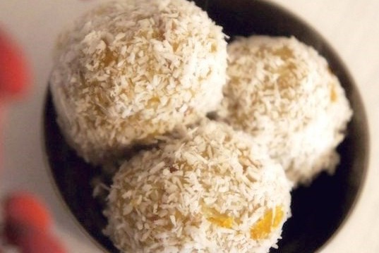 Сыроедческие конфеты с курагой