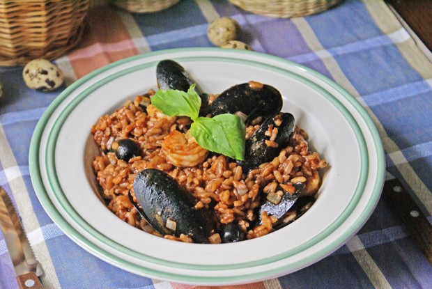 Сытная паэлья с мидиями и креветками