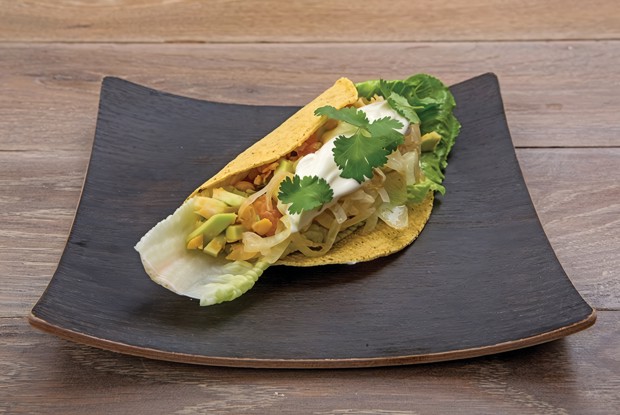 Такос с нутом и авокадо