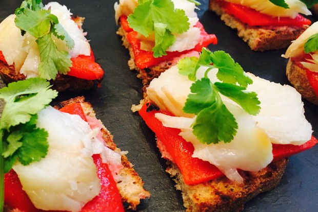 Тапас с копченным палтусом